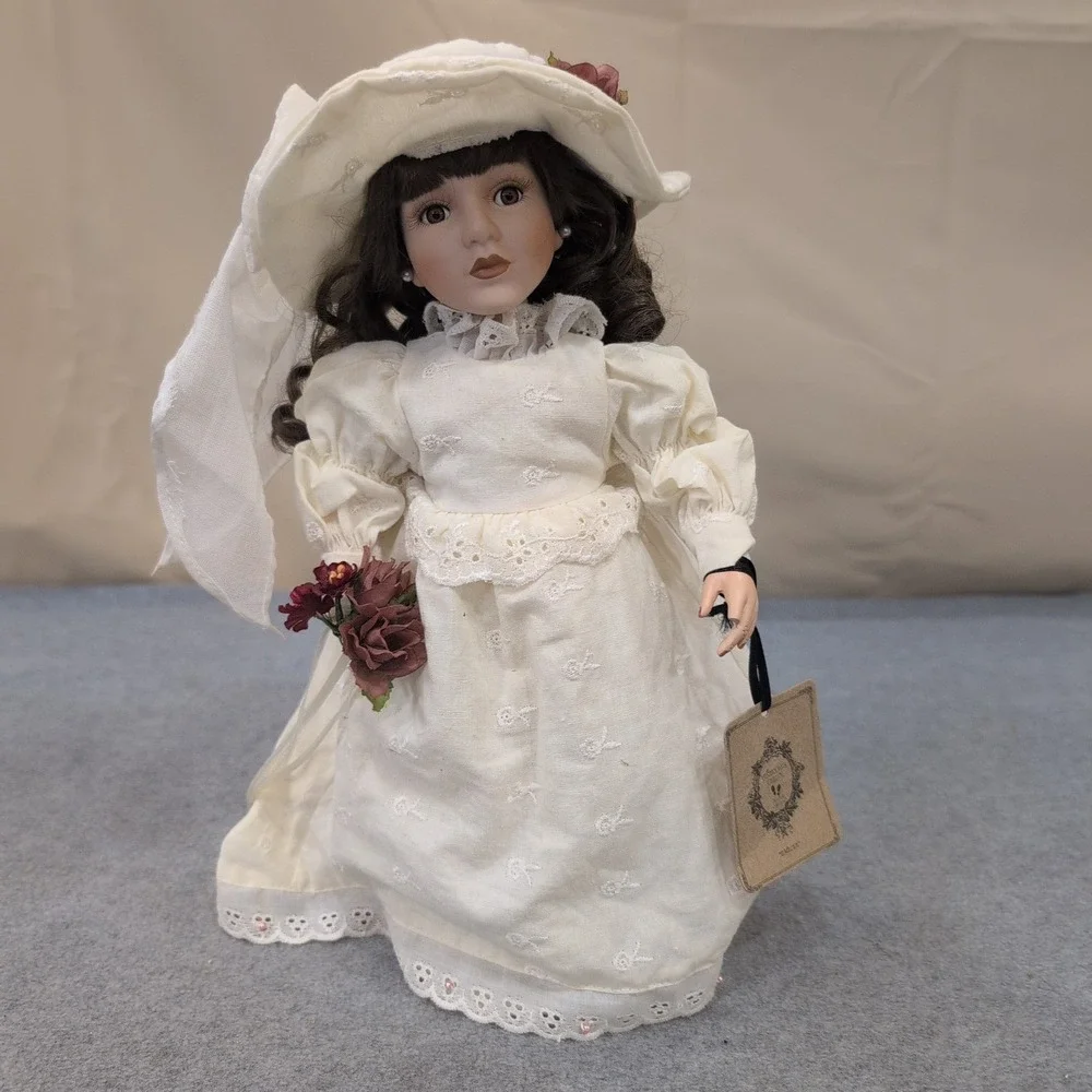 Boyds Collection Yesterdays Child‎ Emilee Porcelain Doll 4808 Cream Dress 2000